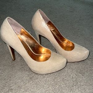 BCBG NUDE HEEL